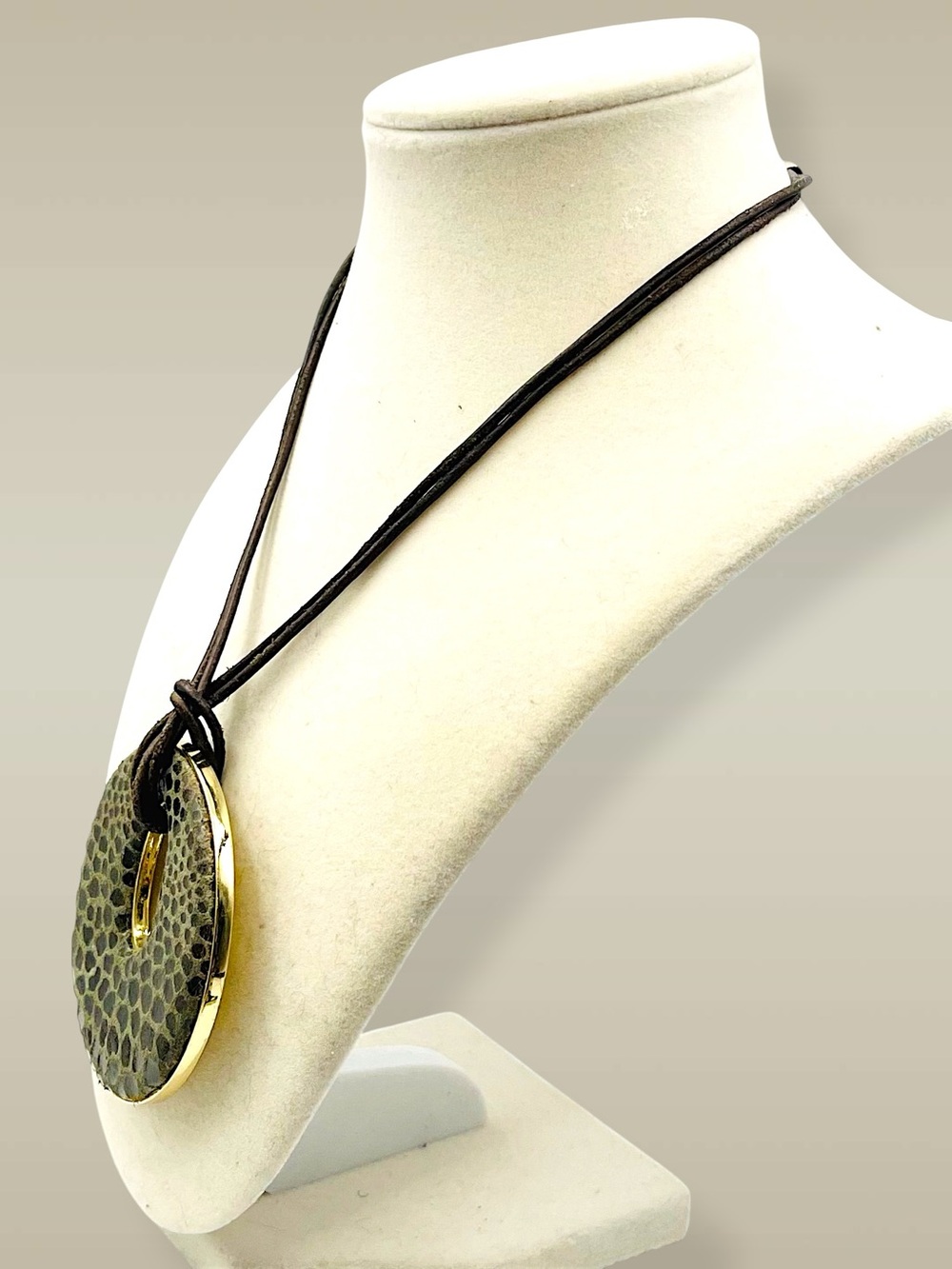 Bold Chicos Vintage Animal Print Disc Pendant Multi-Strand Cord Necklace - Picture 6 of 16